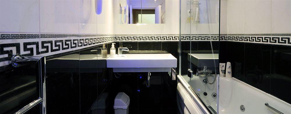 Rhodes Hotel London Bagian luar foto