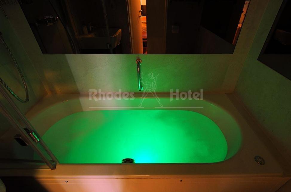Rhodes Hotel London Bagian luar foto