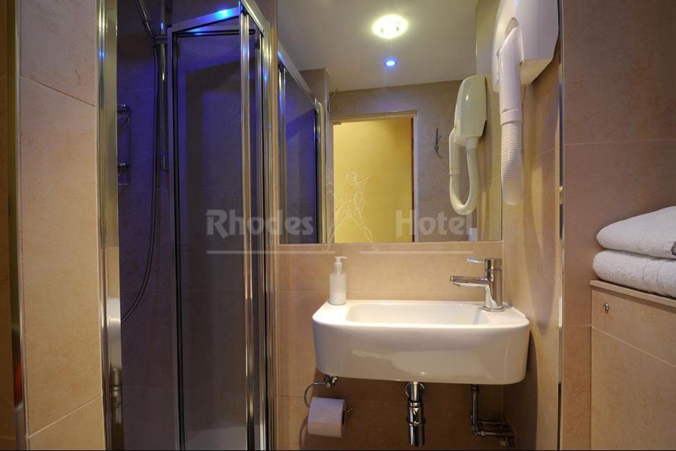 Rhodes Hotel London Bagian luar foto